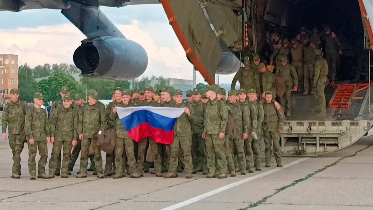 Борт с освобожденными из плена бойцами ВС РФ приземлился в Подмосковье Борт с освобожденными из плена бойцами ВС РФ приземлился в Подмосковье
