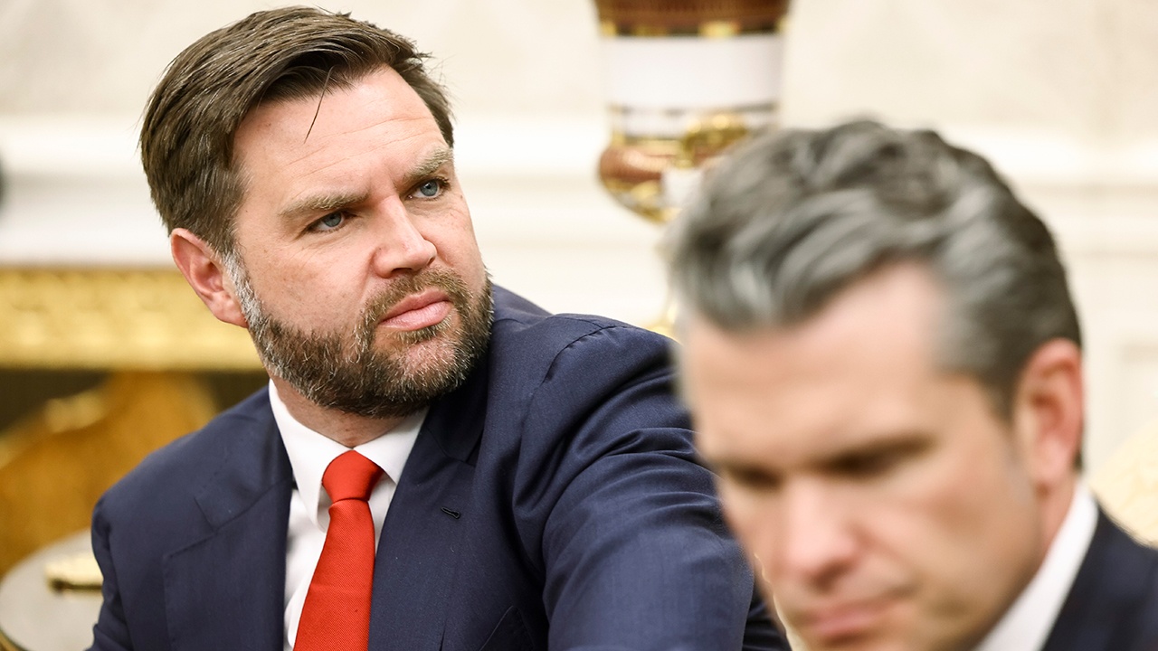 Вэнс назвал безумием финансирование Украины при Байдене Вэнс назвал безумием финансирование Украины при Байдене