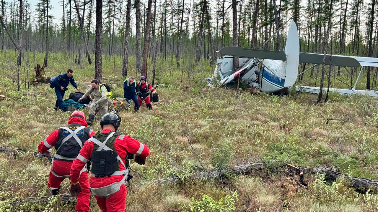Пропавший в Якутии самолет Ан-2 нашли, экипаж эвакуирован Пропавший в Якутии самолет Ан-2 нашли, экипаж эвакуирован