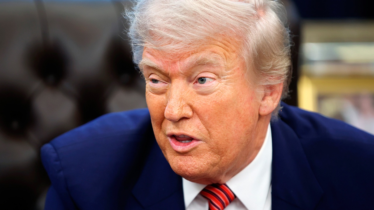 Трамп дал совет экоактивистке Грете Тунберг Трамп дал совет экоактивистке Грете Тунберг