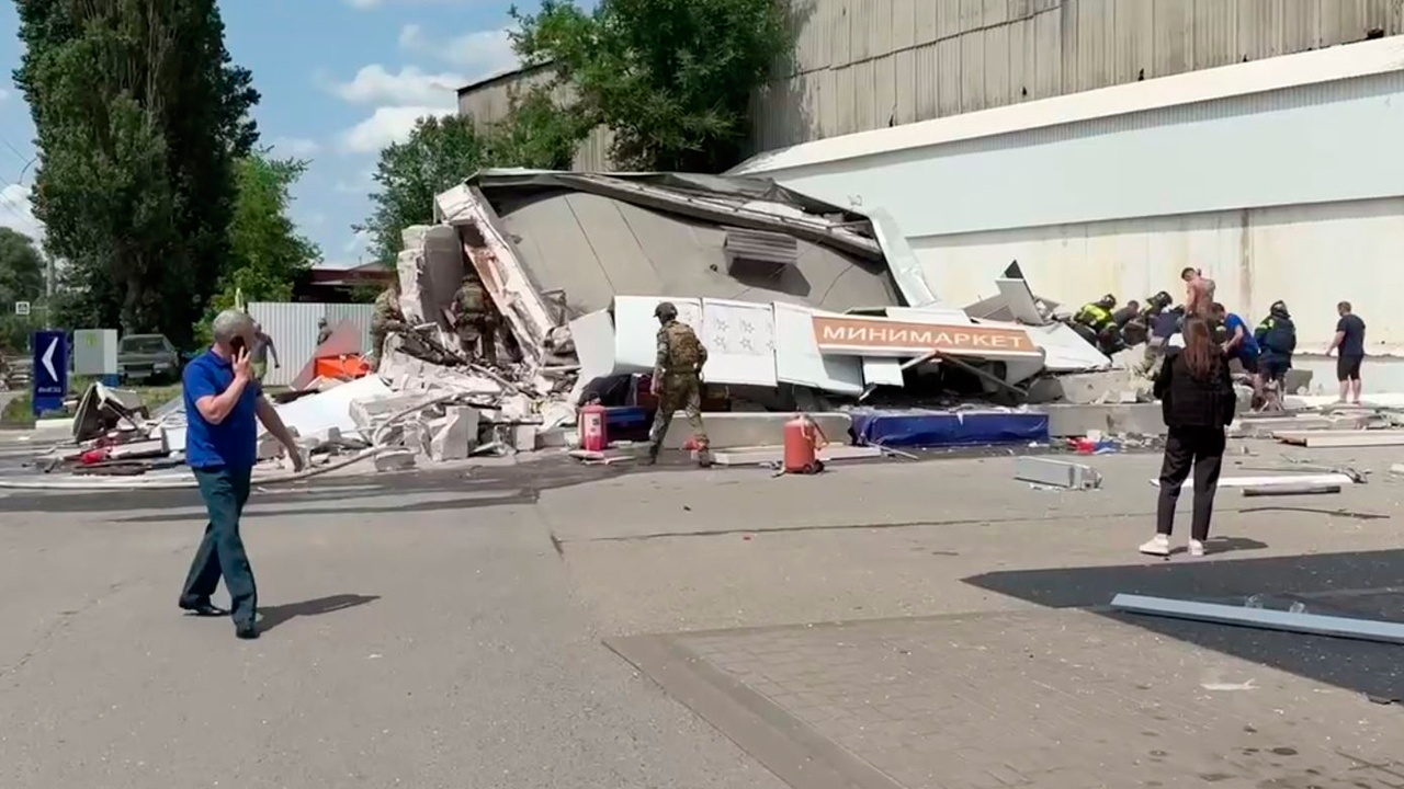 Четыре жителя Белгорода ранены, один погиб после атаки дрона на заправку Четыре жителя Белгорода ранены, один погиб после атаки дрона на заправку