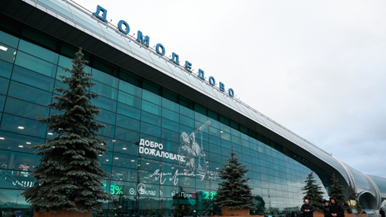 Аэропорты в Москве временно приостановили работу Аэропорты в Москве временно приостановили работу