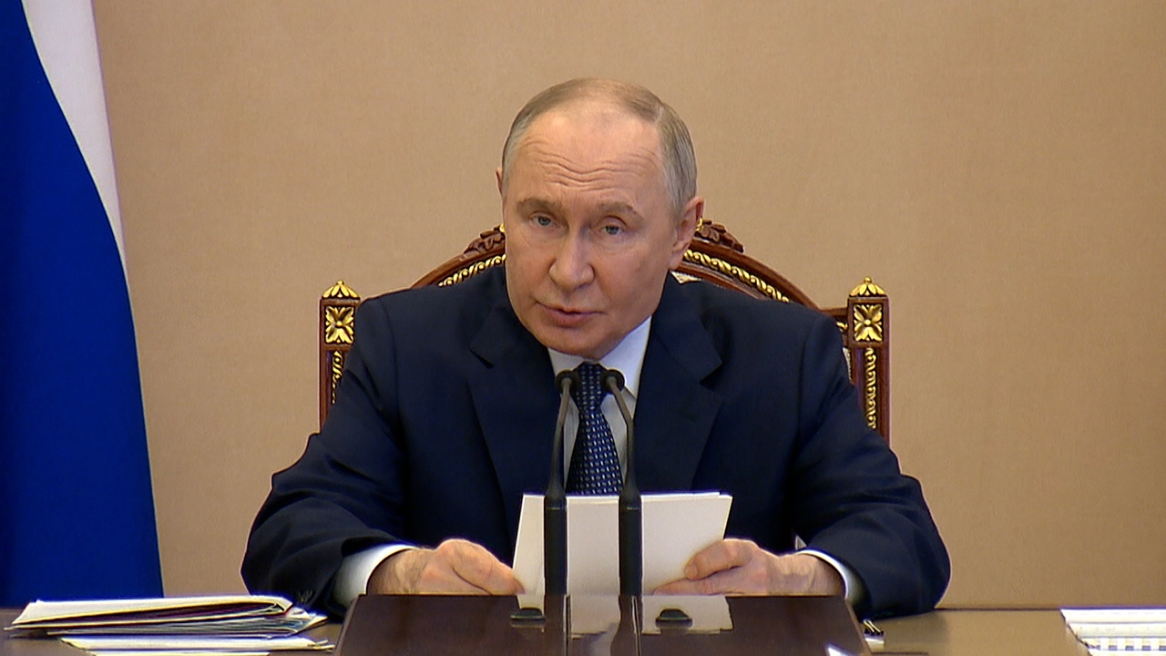 Путин предложил обсудить параметры госпрограммы вооружений до 2036 года Путин предложил обсудить параметры госпрограммы вооружений до 2036 года