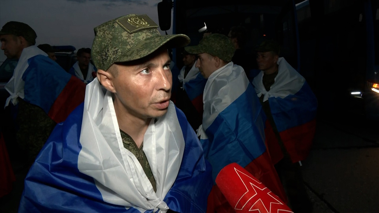 «Мы сильнее их»: возвращенный из плена боец ВС РФ рассказал о зоне СВО «Мы сильнее их»: возвращенный из плена боец ВС РФ рассказал о зоне СВО