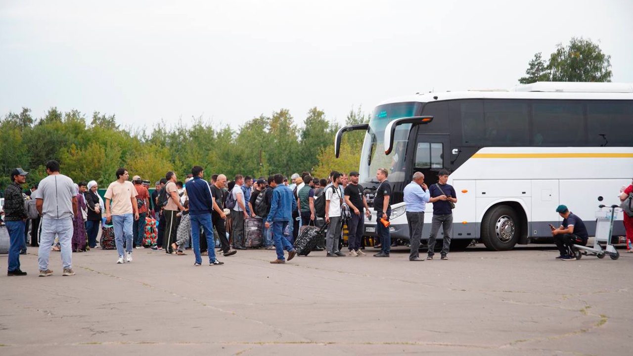 Колокольцев призвал отправлять домой не приносящих пользы мигрантов Колокольцев призвал отправлять домой не приносящих пользы мигрантов