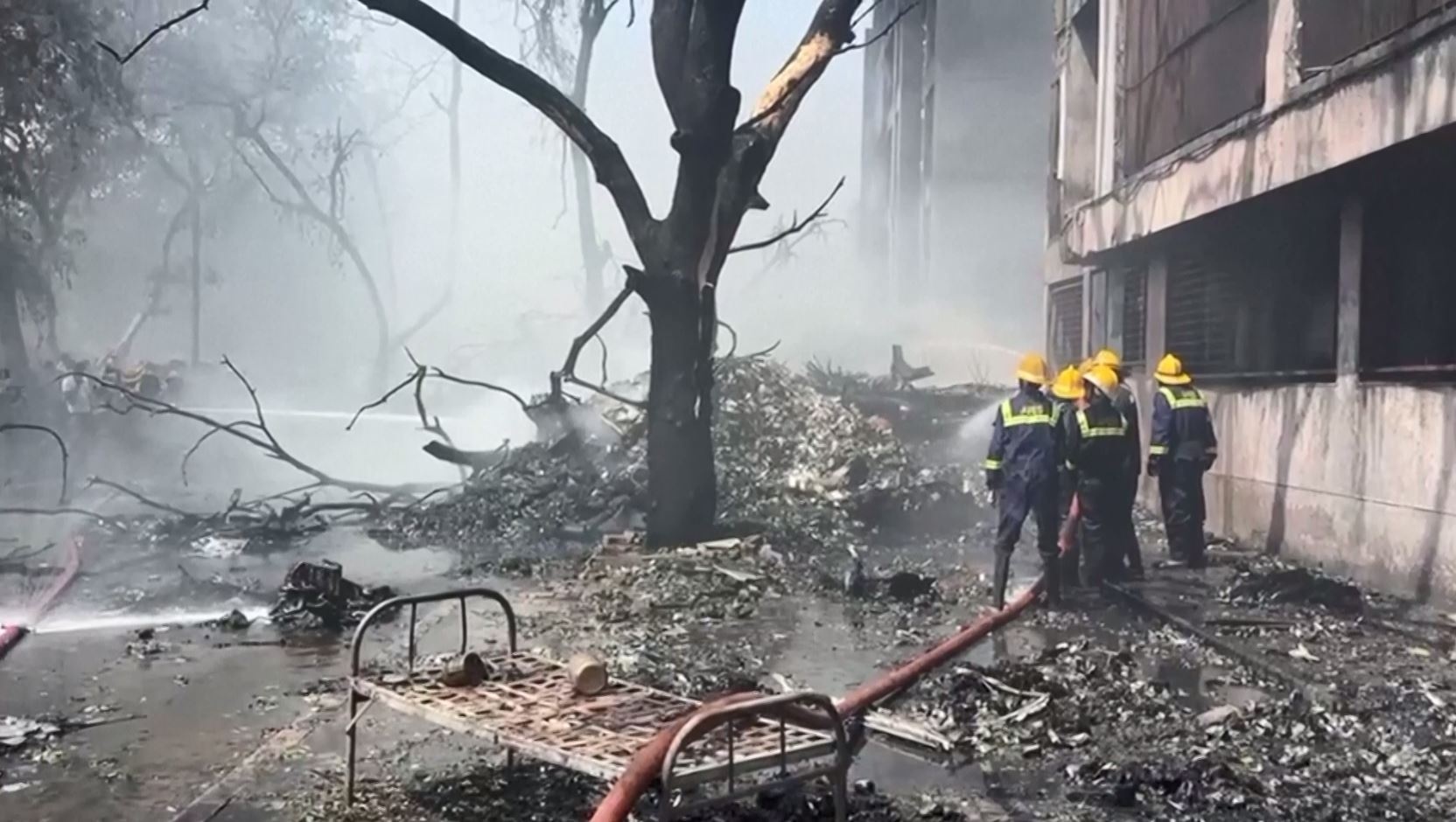 News18: не меньше 133 человек погибло при крушении Boeing в Индии News18: не меньше 133 человек погибло при крушении Boeing в Индии