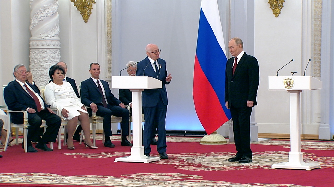 Физик Диков - Путину: вся эта свора НАТО обломает зубы о ядерный щит Физик Диков - Путину: вся эта свора НАТО обломает зубы о ядерный щит