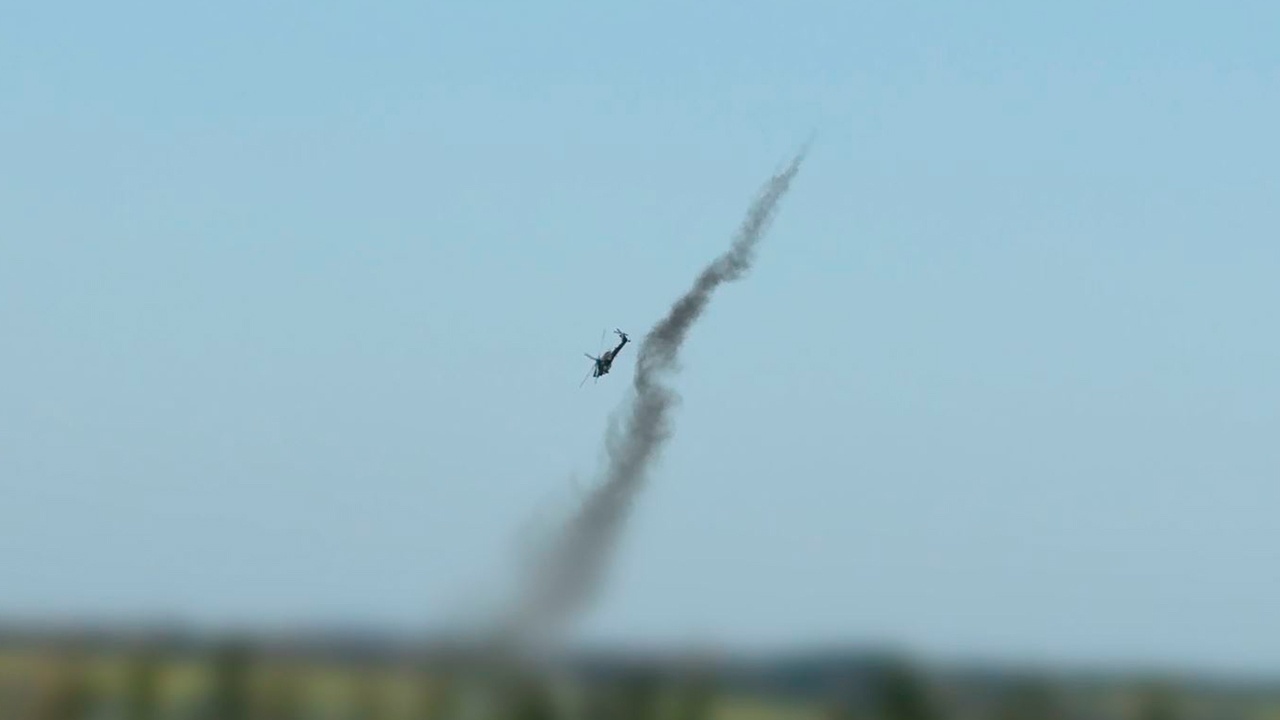 Группа вертолетов ВКС ударила авиаракетами по бронетехнике ВСУ Группа вертолетов ВКС ударила авиаракетами по бронетехнике ВСУ