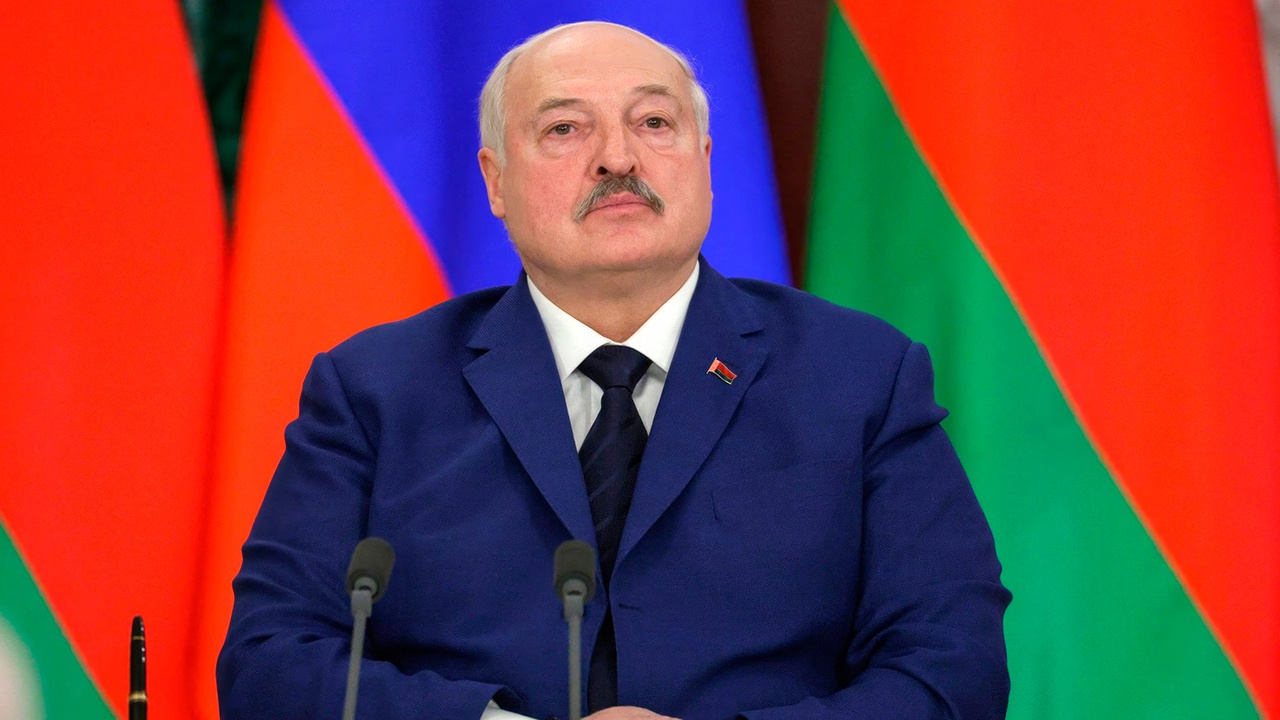 Лукашенко пообещал подарить Путину сыр с изображением Кремля Лукашенко пообещал подарить Путину сыр с изображением Кремля