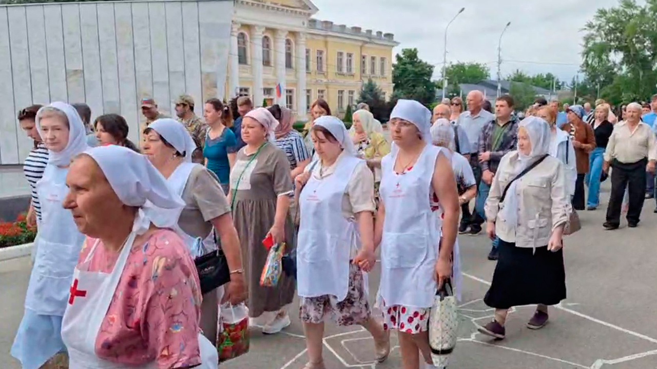 Крестный ход в память о жертвах теракта прошел в Буденновске Крестный ход в память о жертвах теракта прошел в Буденновске