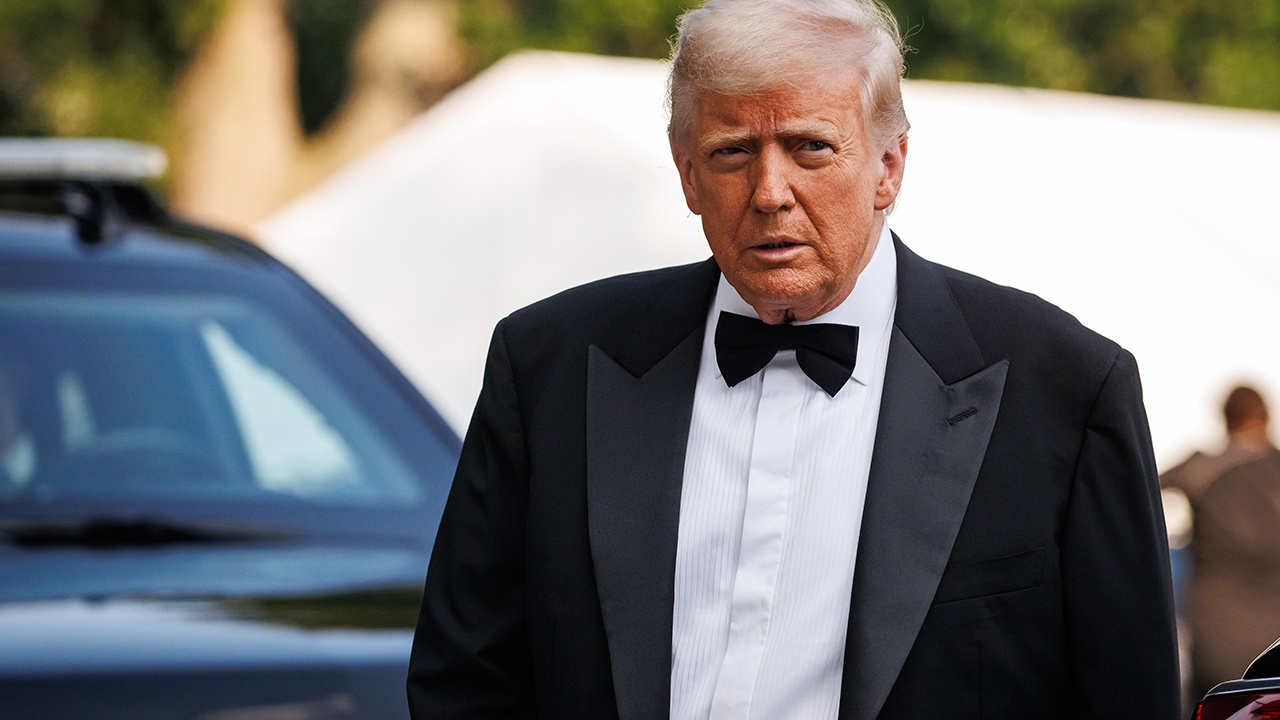 Путин поздравил Трампа с днем рождения и Днем американского флага Путин поздравил Трампа с днем рождения и Днем американского флага