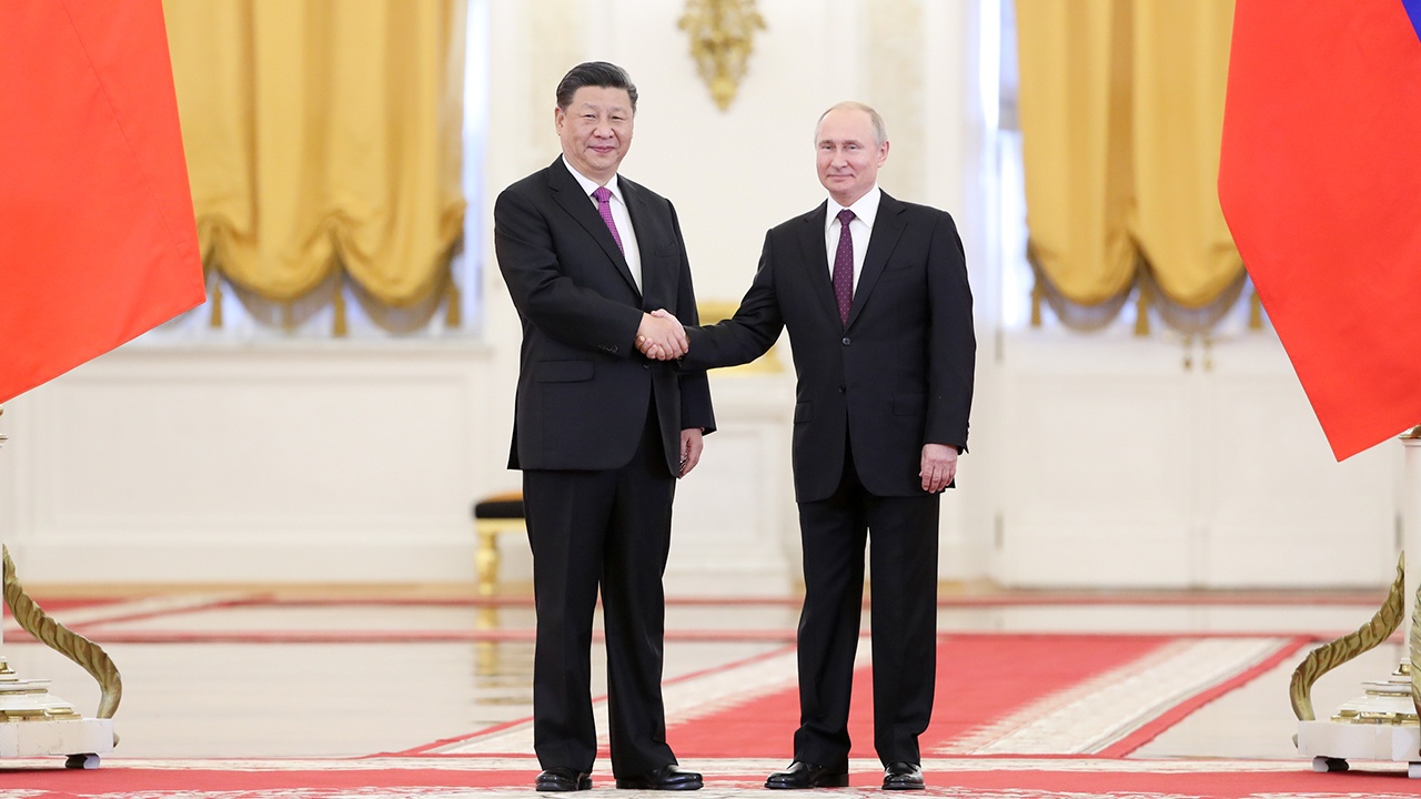 Путин поздравил Си Цзиньпина с днем рождения Путин поздравил Си Цзиньпина с днем рождения