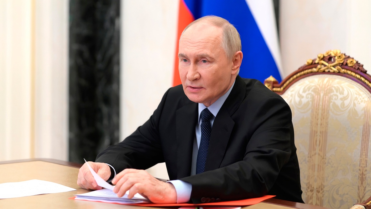 Путин поручил ввести во всех школах должность советника директора по воспитанию Путин поручил ввести во всех школах должность советника директора по воспитанию
