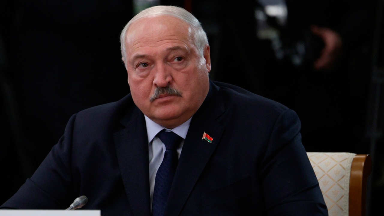 Лукашенко предупредил о возможном голоде из-за гибели скота в Белоруссии