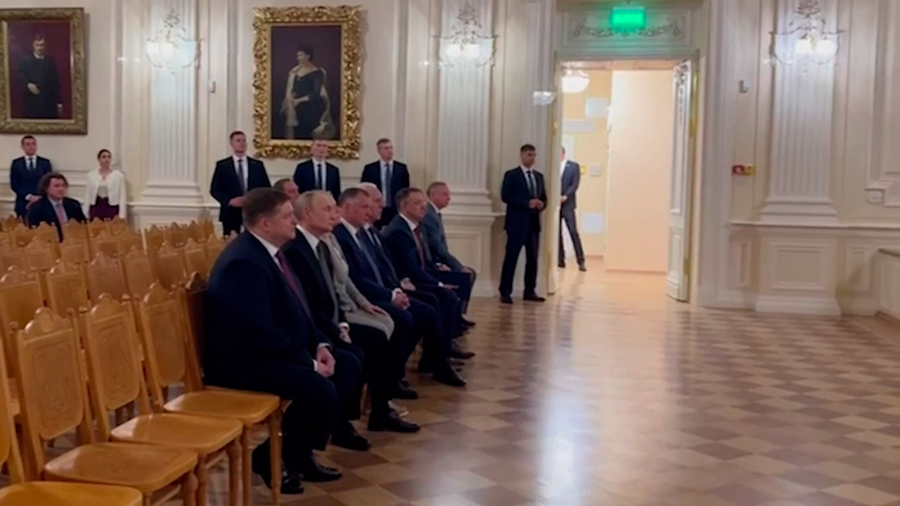 Путин посетил отреставрированную консерваторию им. Римского-Корсакова Путин посетил отреставрированную консерваторию им. Римского-Корсакова