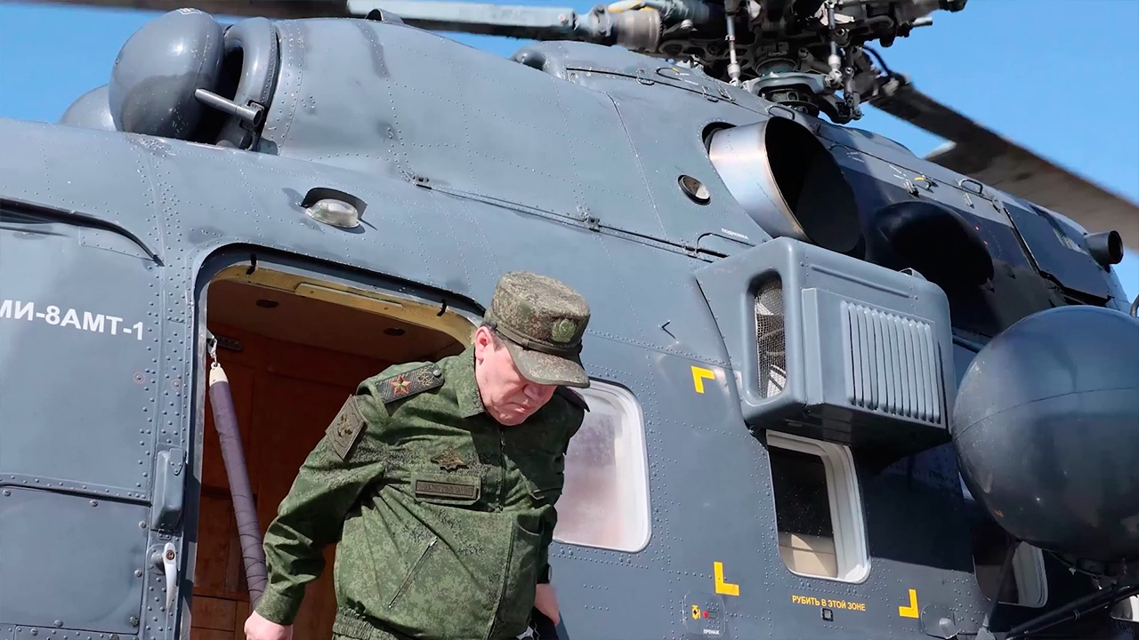Герасимов провел инспекцию группировки войск «Центр» Герасимов провел инспекцию группировки войск «Центр»