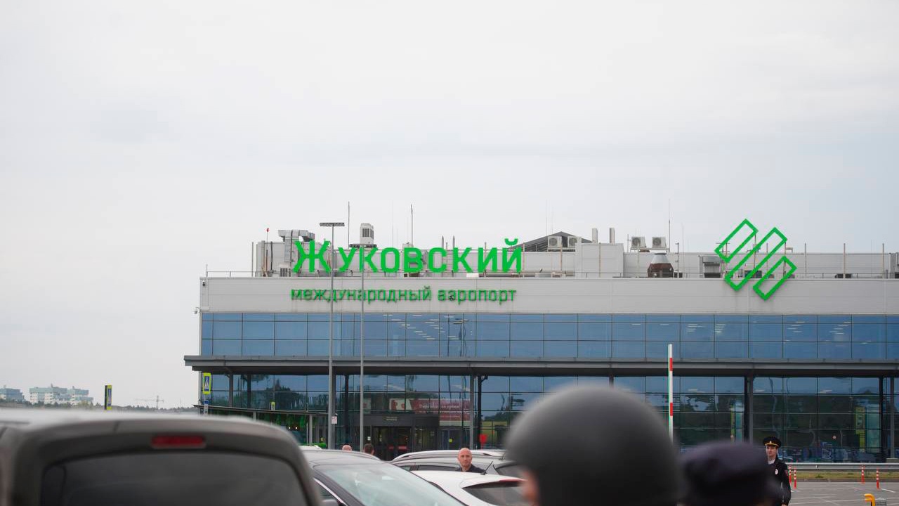 Аэропорт Жуковский приостановил прием и отправку самолетов Аэропорт Жуковский приостановил прием и отправку самолетов