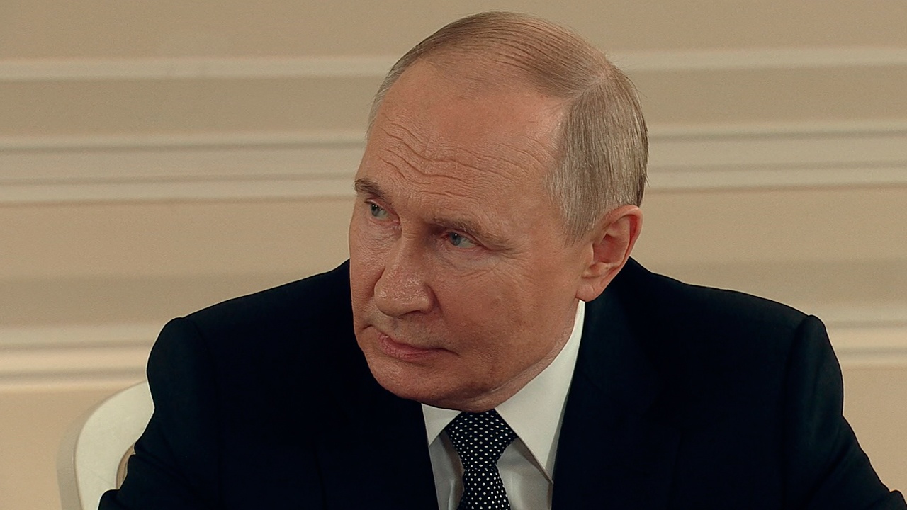 Путин заявил, что интерес к китайскому языку в России растет Путин заявил, что интерес к китайскому языку в России растет