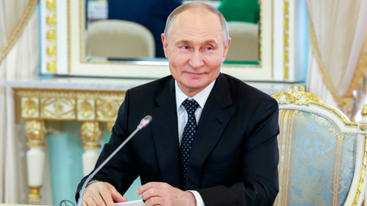 Путин провел контакты с зарубежными бизнесменами на полях ПМЭФ Путин провел контакты с зарубежными бизнесменами на полях ПМЭФ