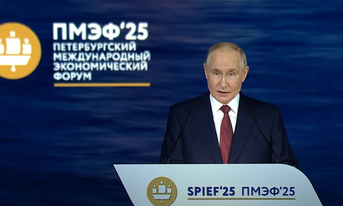 Путин: сырьевая составляющая не является определяющей в экономике России Путин: сырьевая составляющая не является определяющей в экономике России