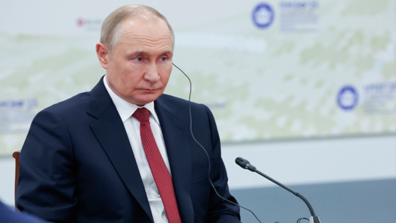 Путин заявил, что большинство украинцев хотят дружить с Россией Путин заявил, что большинство украинцев хотят дружить с Россией