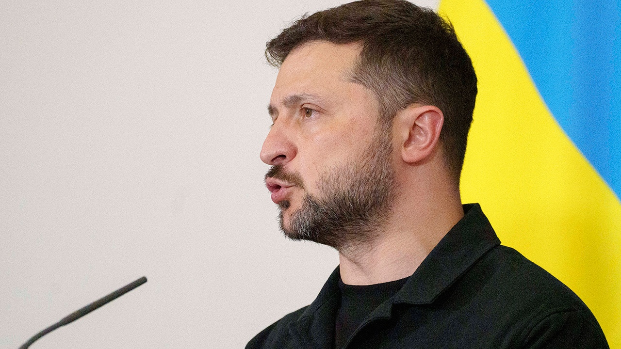Зеленский обвинил ФРГ в предательстве из-за поставок станков в Россию Зеленский обвинил ФРГ в предательстве из-за поставок станков в Россию