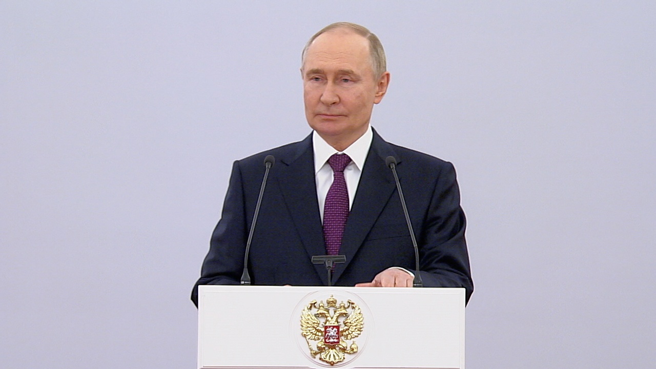 Путин: «Орешник» очень хорошо себя зарекомендовал в боевых условиях Путин: «Орешник» очень хорошо себя зарекомендовал в боевых условиях