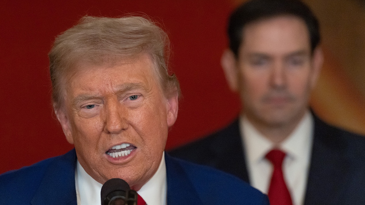 Трамп допустил смену режима в Иране Трамп допустил смену режима в Иране