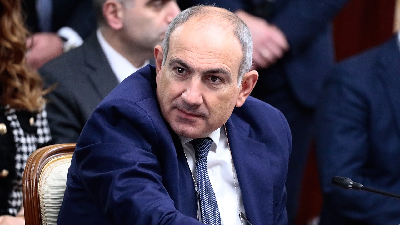 Пашинян предложил главе Армянской церкви убедиться, что он не обрезан Пашинян предложил главе Армянской церкви убедиться, что он не обрезан