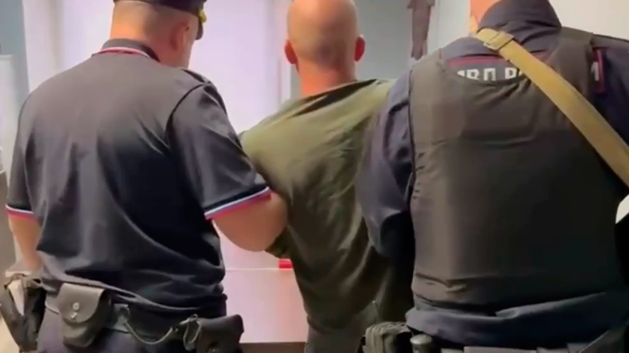 Напавшему на ребенка в Шереметьево предъявили обвинение в покушении Напавшему на ребенка в Шереметьево предъявили обвинение в покушении