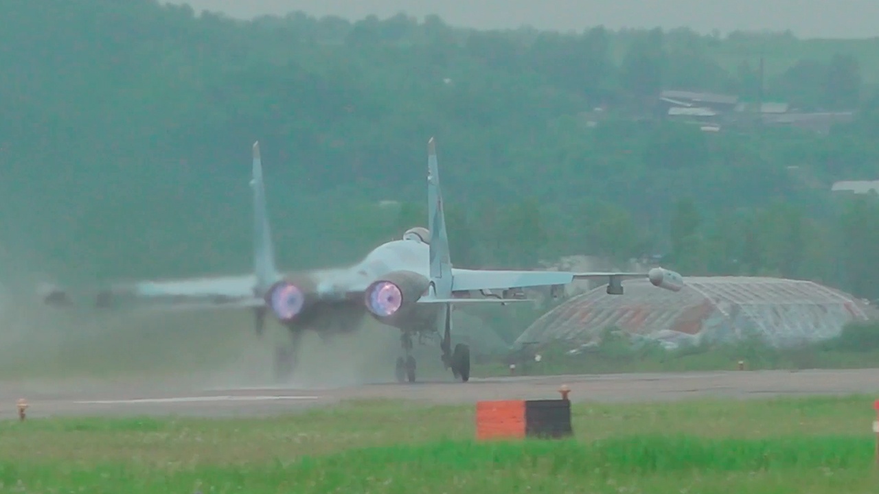 ВКС России получили партию новейших истребителей Су-35С ВКС России получили партию новейших истребителей Су-35С