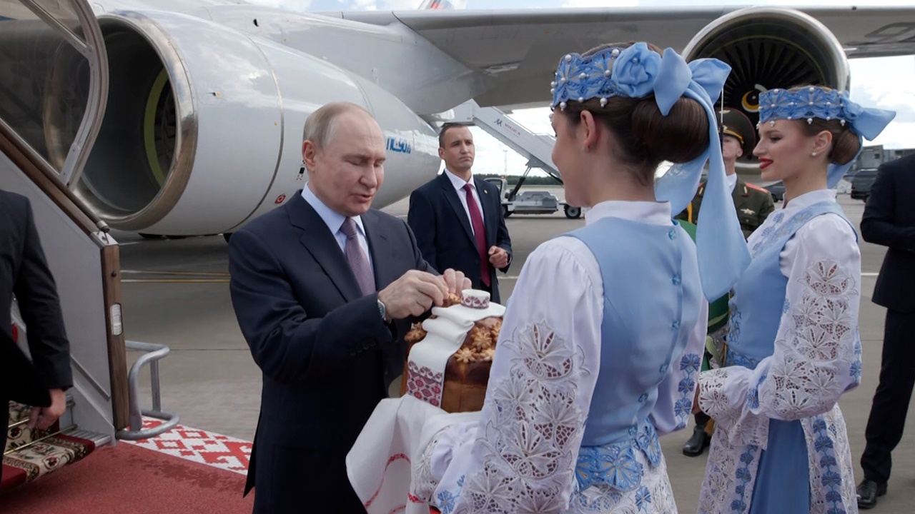 Путин прилетел в Белоруссию с рабочим визитом Путин прилетел в Белоруссию с рабочим визитом