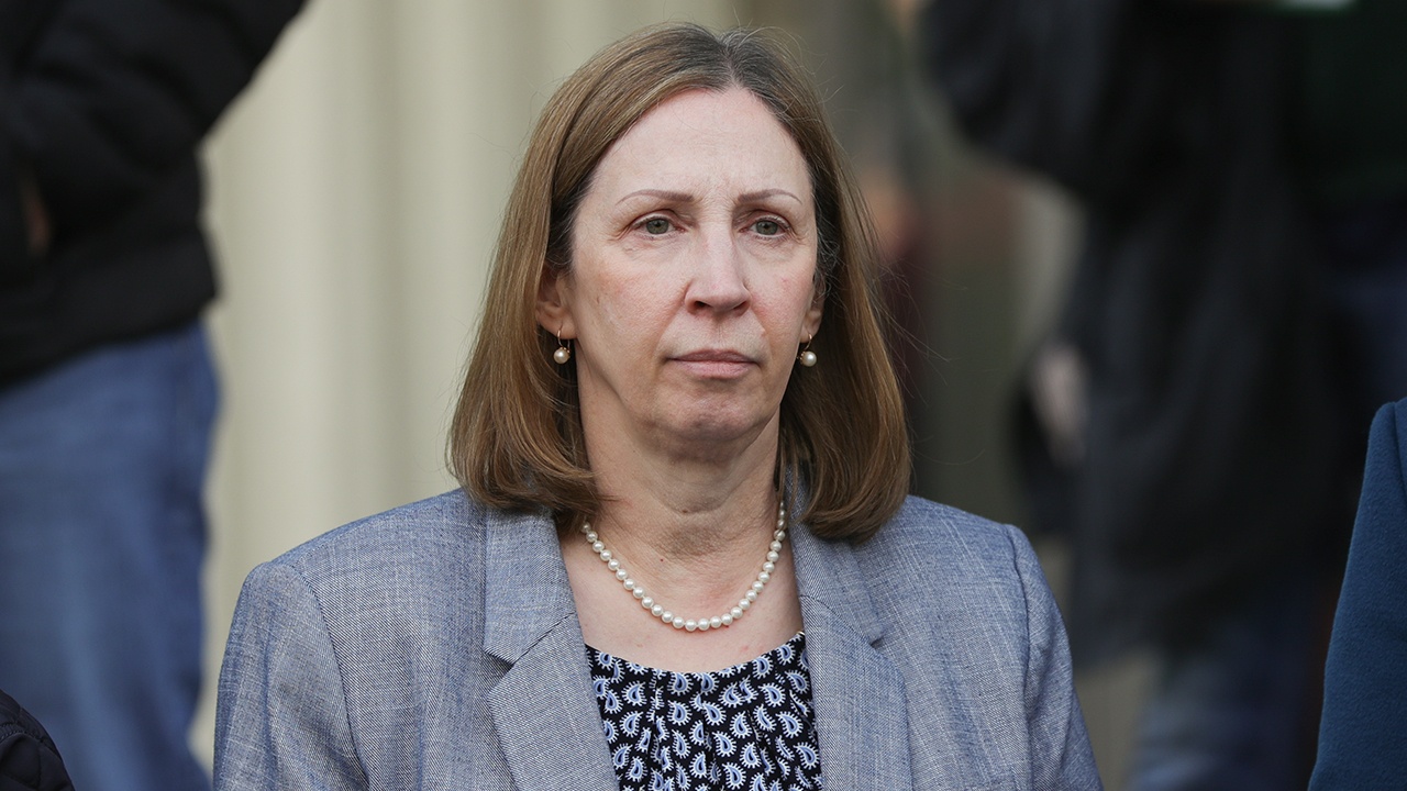 Посол США в России Трейси завершила работу и покидает Москву Посол США в России Трейси завершила работу и покидает Москву