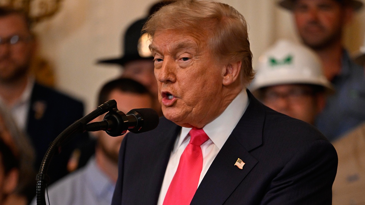 Трамп передумал смягчать санкции против Ирана после слов Хаменеи Трамп передумал смягчать санкции против Ирана после слов Хаменеи