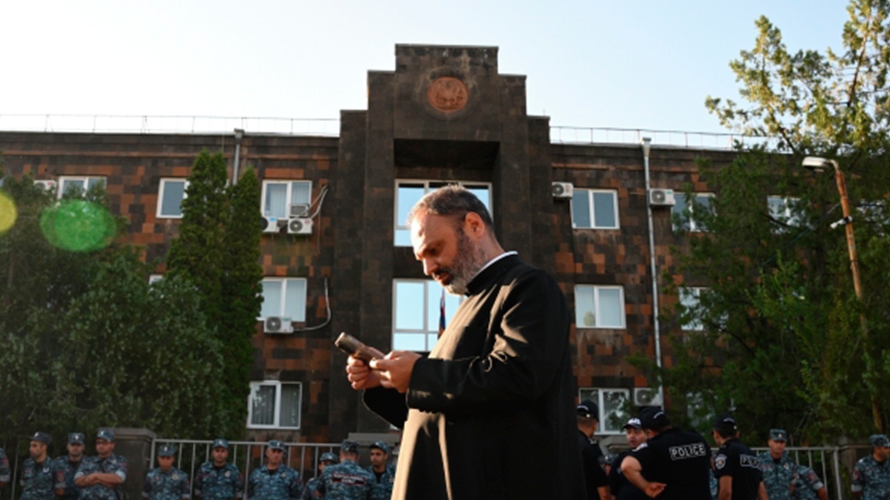 Архиепископа Микаэла Аджапахяна перевели в СИЗО Архиепископа Микаэла Аджапахяна перевели в СИЗО