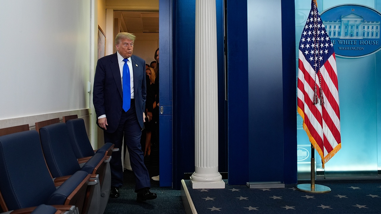 Трамп назвал «очень приятными» слова Путина о миротворческих усилиях США Трамп назвал «очень приятными» слова Путина о миротворческих усилиях США