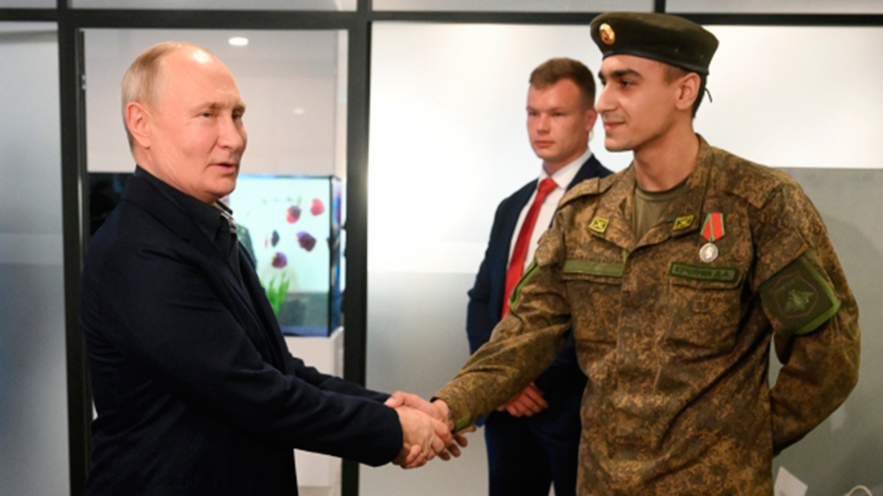 Путин отметил важность работы героев СВО с молодежью Путин отметил важность работы героев СВО с молодежью
