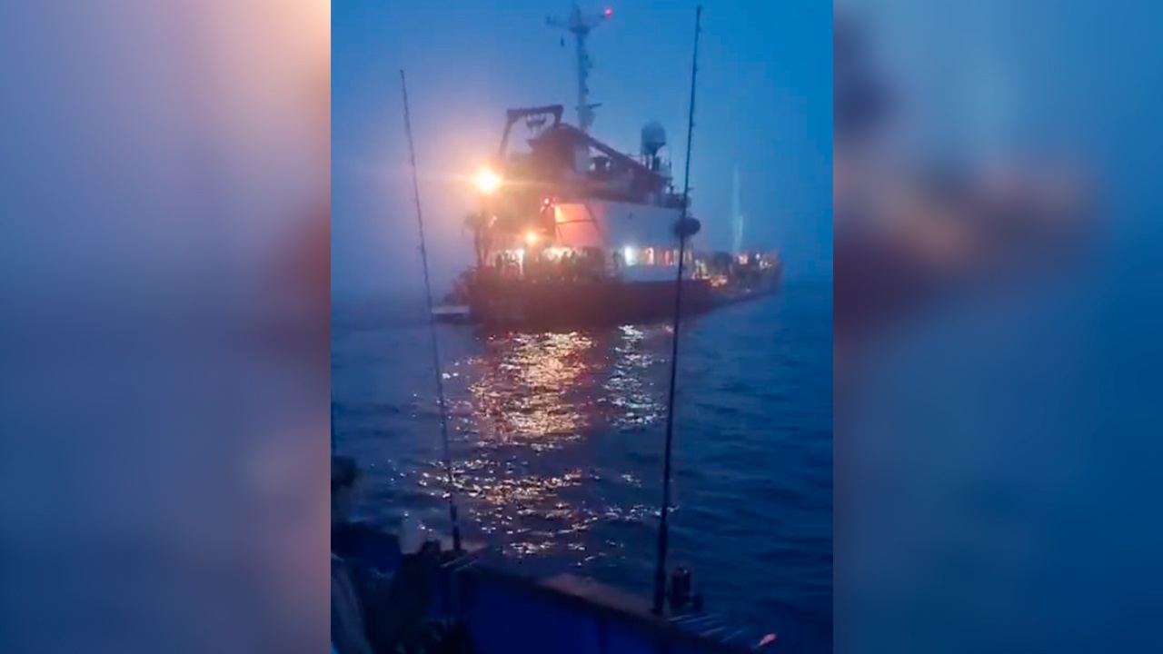 В Приморье два человека упали за борт из-за задевшего рыбацкую лодку судна В Приморье два человека упали за борт из-за задевшего рыбацкую лодку судна