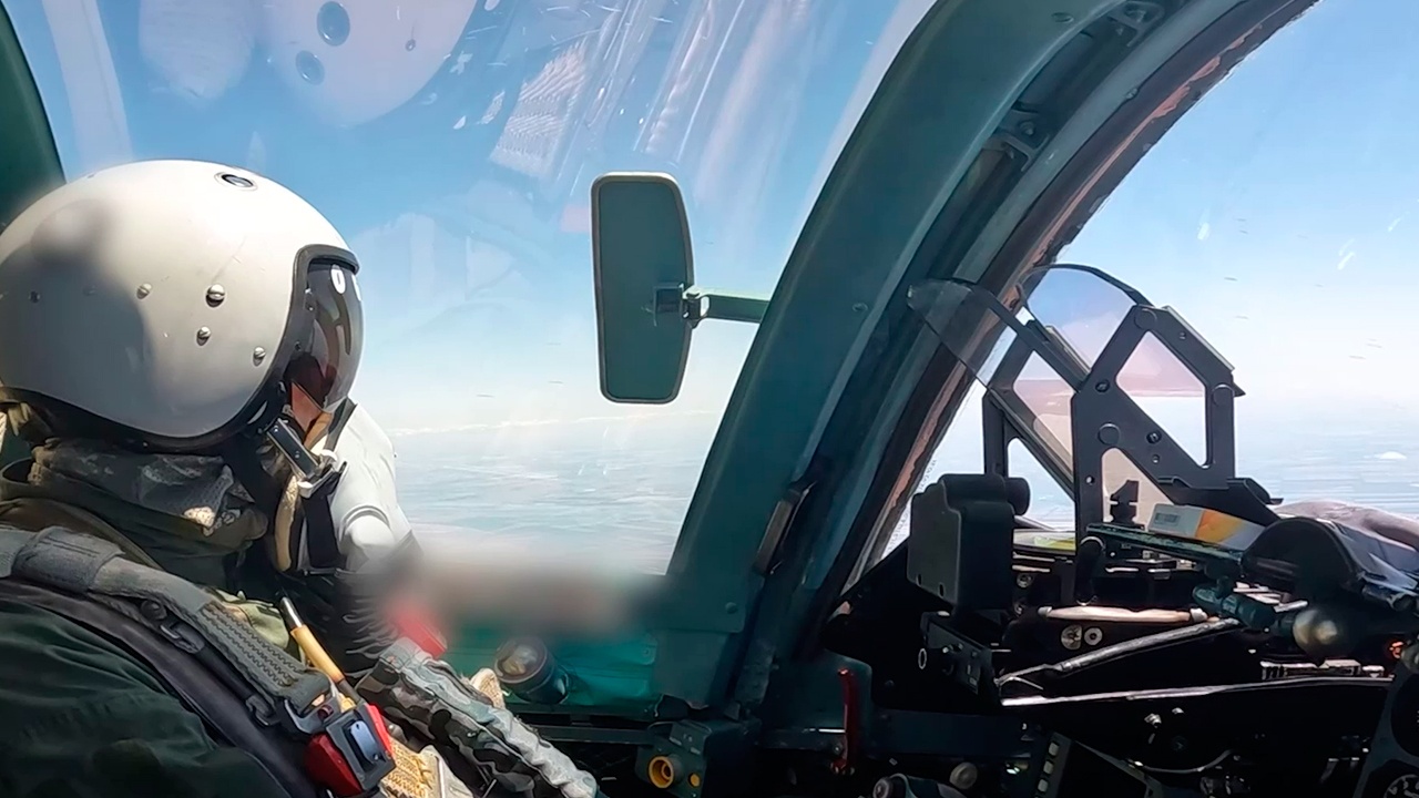 Экипаж Су-34 разнес авиабомбой пункт дислокации боевиков Экипаж Су-34 разнес авиабомбой пункт дислокации боевиков