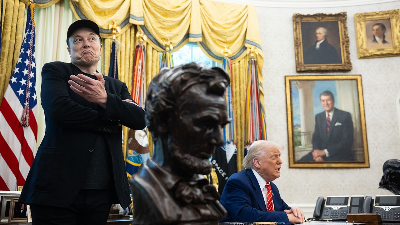 Маск ответил Трампу на угрозу натравить на него DOGE и вернуть в ЮАР Маск ответил Трампу на угрозу натравить на него DOGE и вернуть в ЮАР