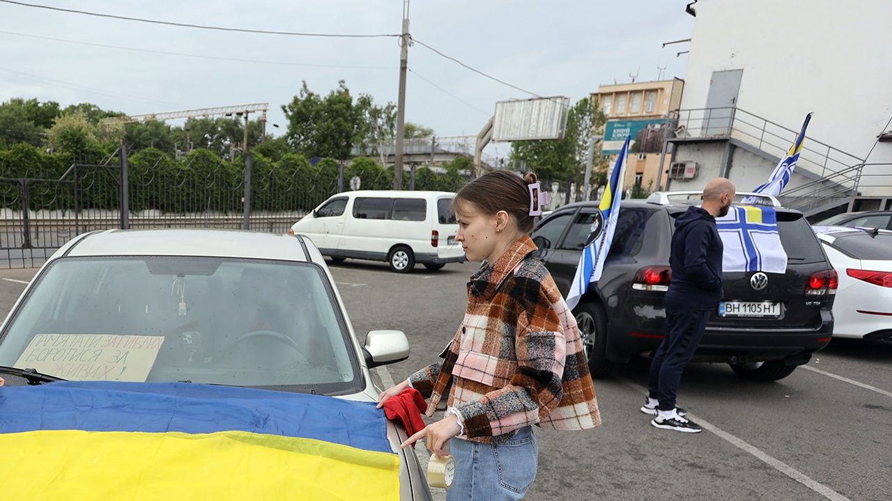В Одессе подорвали автомобиль украинского военного В Одессе подорвали автомобиль украинского военного