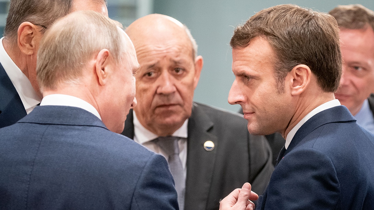 Путин во время беседы с Макроном учел опыт слива информации в СМИ Путин во время беседы с Макроном учел опыт слива информации в СМИ