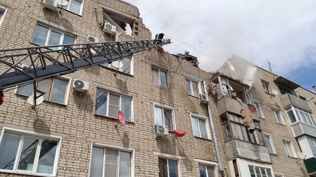Взрыв прогремел в жилой пятиэтажке в Ершове Саратовской области Взрыв прогремел в жилой пятиэтажке в Ершове Саратовской области