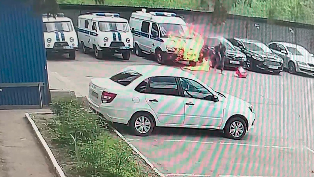 Задержаны четверо подозреваемых в поджогах автомобилей и опор ЛЭП Задержаны четверо подозреваемых в поджогах автомобилей и опор ЛЭП