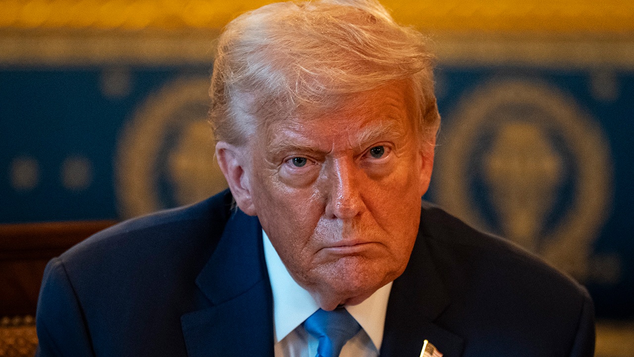 Трамп одобрил отправку «оборонительного оружия» на Украину Трамп одобрил отправку «оборонительного оружия» на Украину