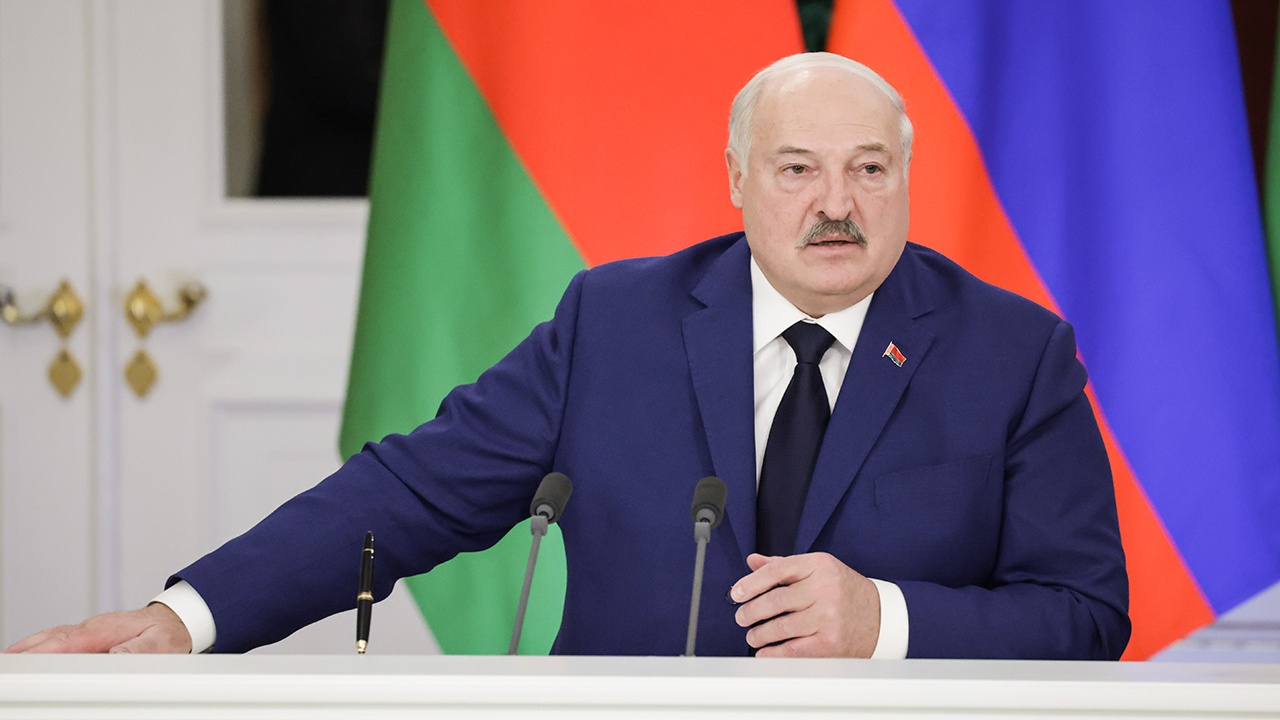 Лукашенко рассказал, как Путин угощал его козьим молоком Лукашенко рассказал, как Путин угощал его козьим молоком