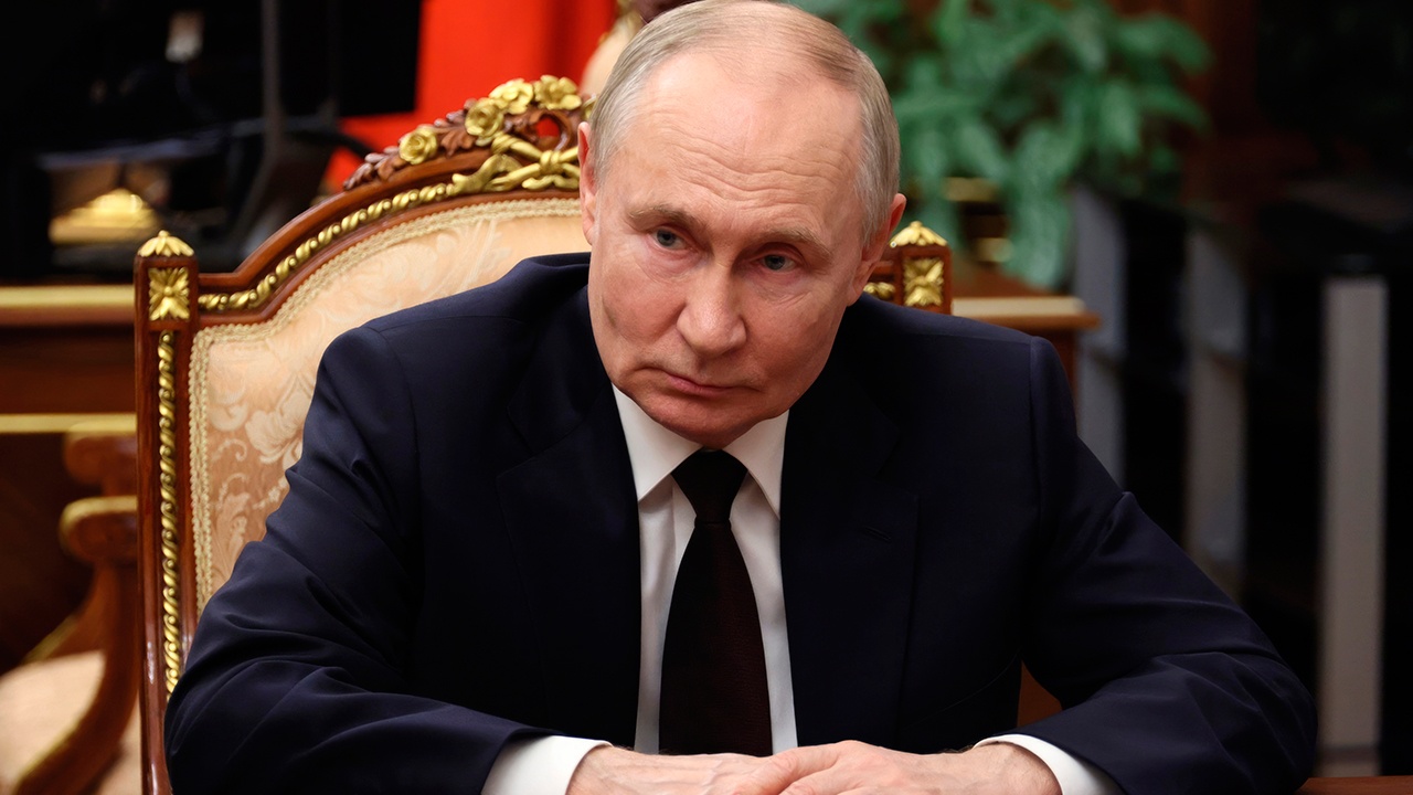 Путин подписал указ о создании цифрового профиля иностранного гражданина Путин подписал указ о создании цифрового профиля иностранного гражданина