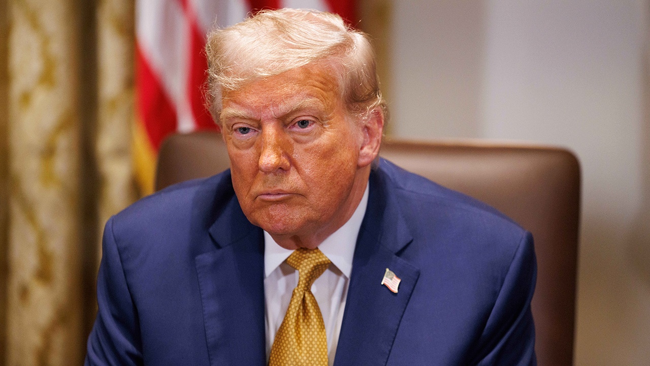 Опрос показал отношение американцев к Трампу Опрос показал отношение американцев к Трампу