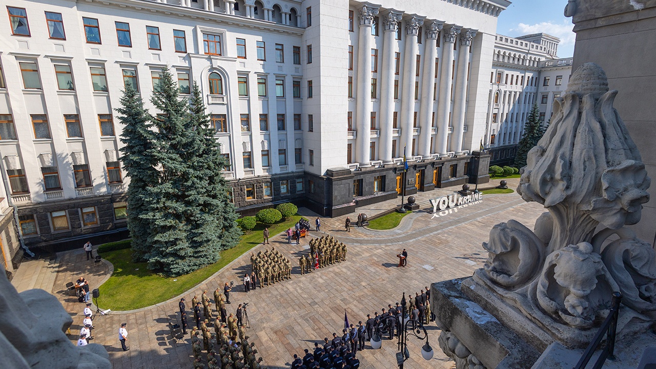 Bloomberg: ЕС предусмотрит в 7-летнем бюджете 100 млрд евро для Киева Bloomberg: ЕС предусмотрит в 7-летнем бюджете 100 млрд евро для Киева