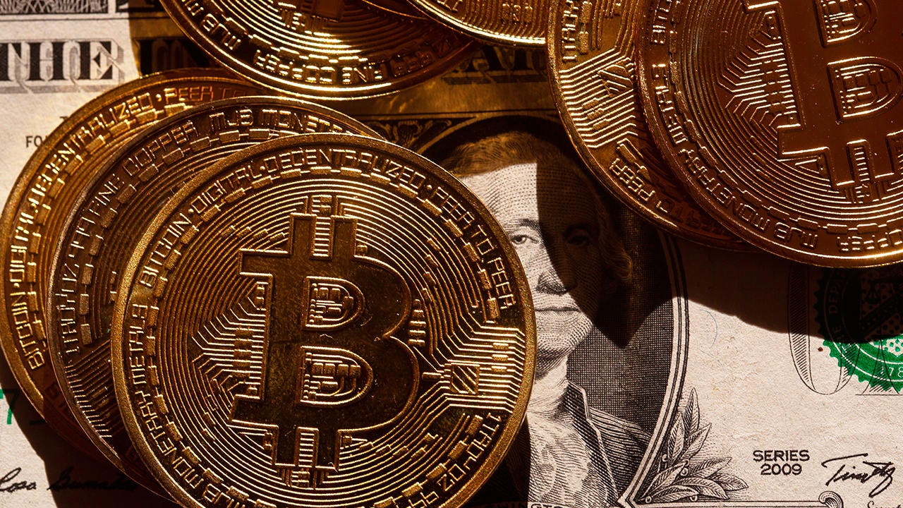 Курс биткоина обновил исторический максимум, достигнув $112 тыс. Курс биткоина обновил исторический максимум, достигнув $112 тыс.